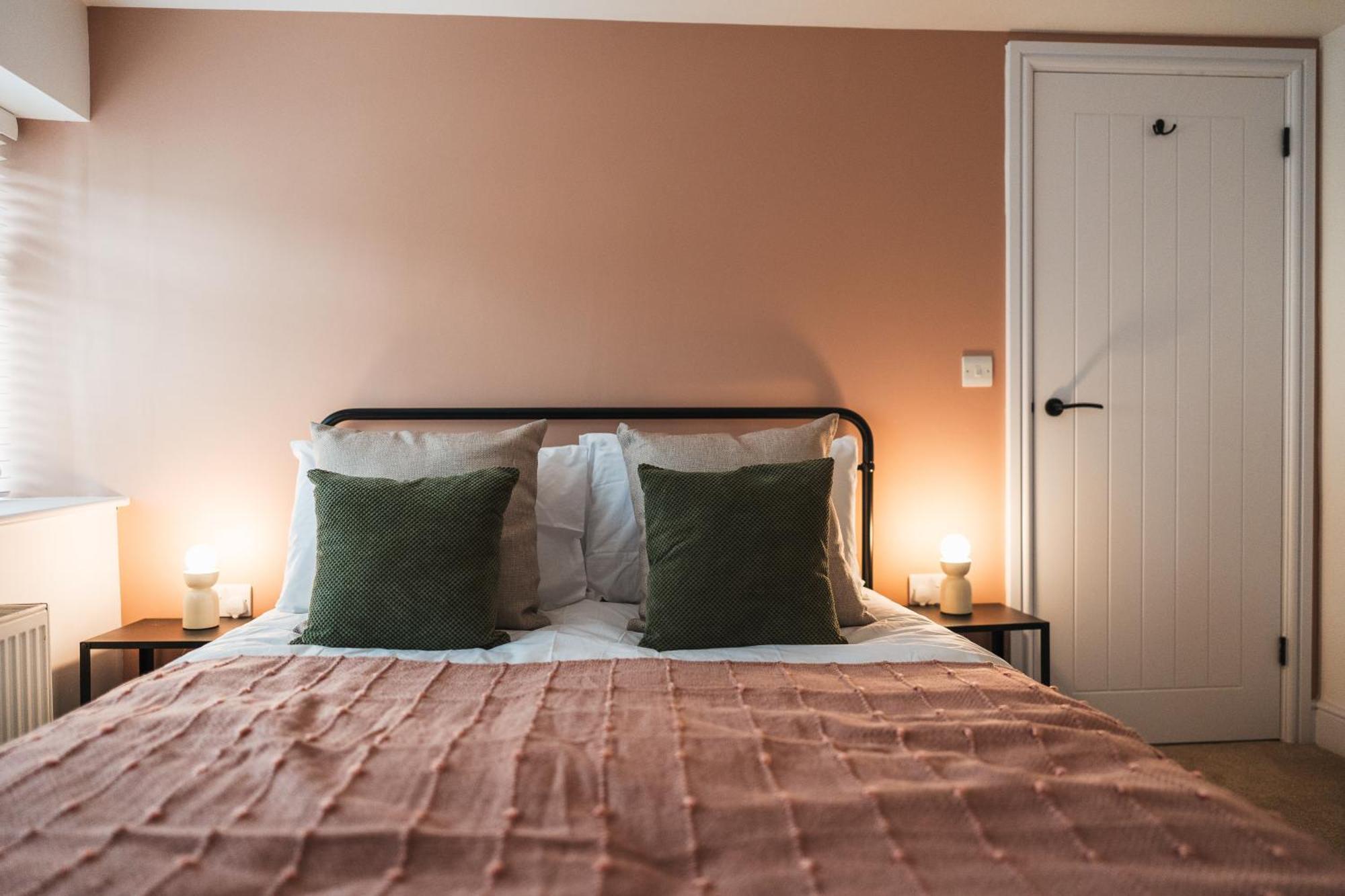 Feature Stone, Stunning Apartment, 2 X King Beds And Single, Sleeps 5 Castle Cary Eksteriør bilde